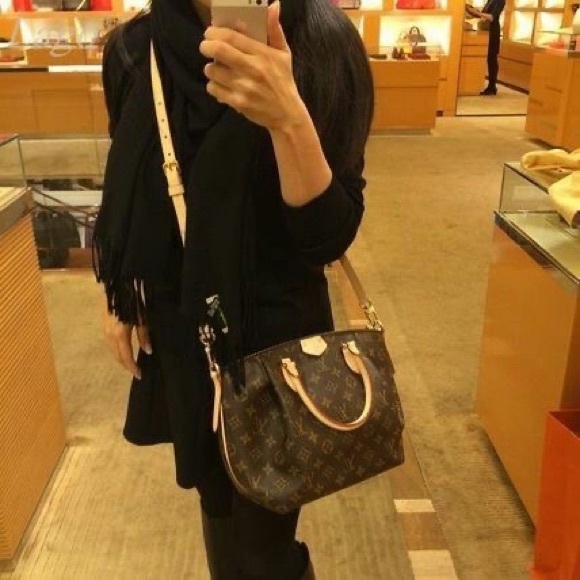 Louis Vuitton Turenne Bag - Picture 3 of 16